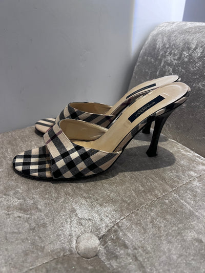 Burberry heels size 38.5