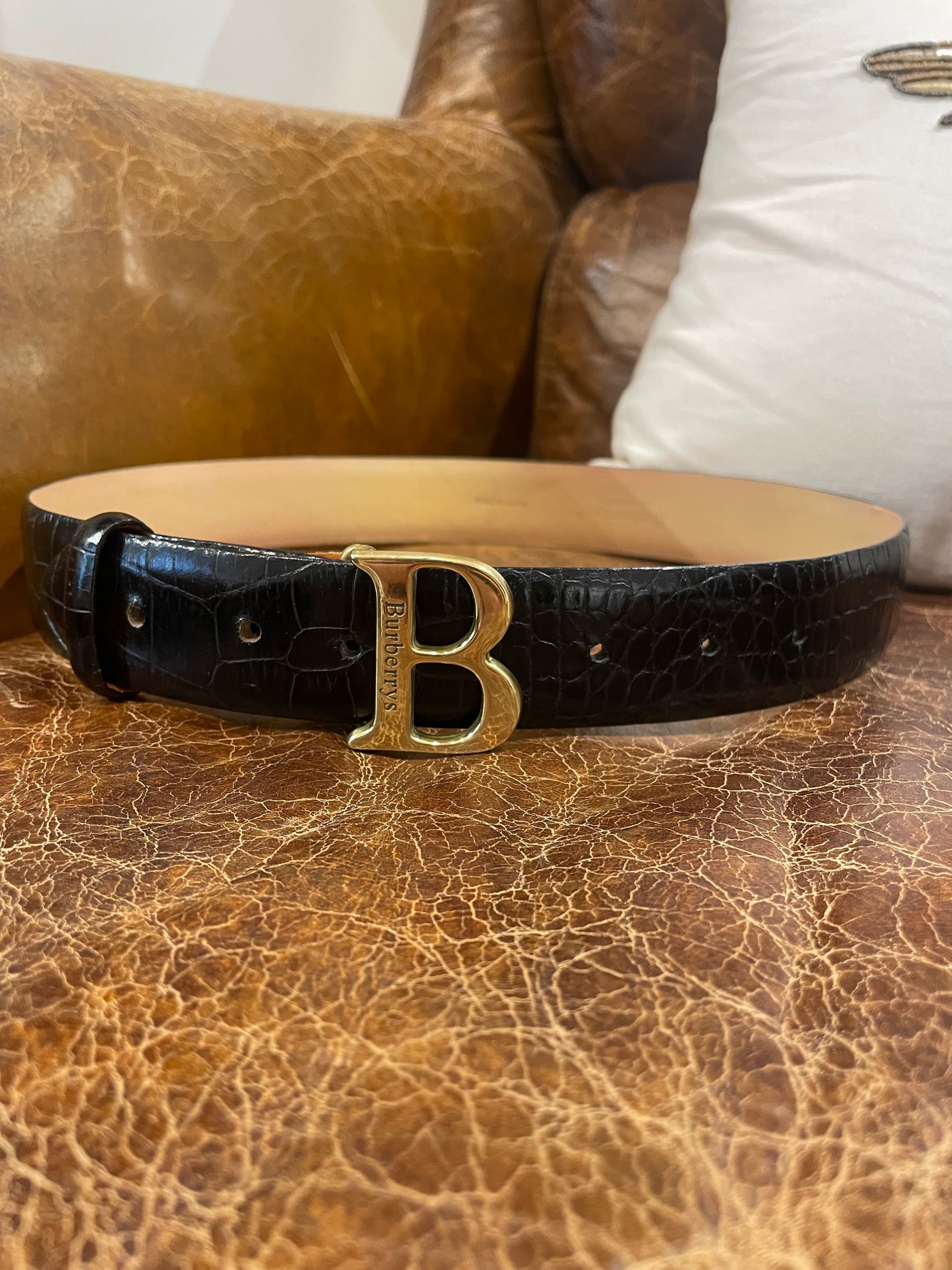 Burberry black leather belt with B logo buckle size S