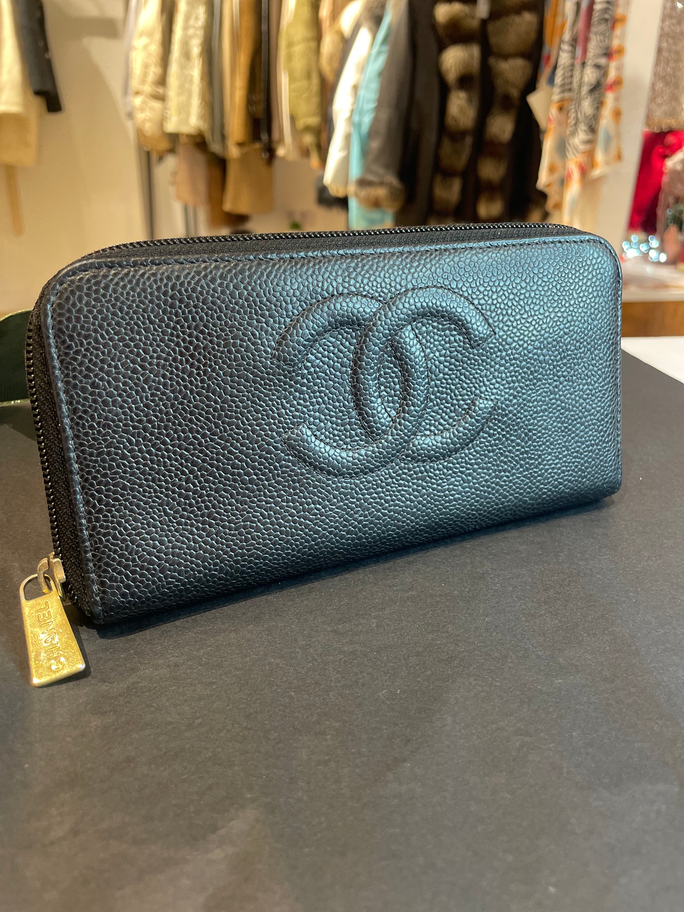 Iconic CC Chanel caviar leather full zip wallet