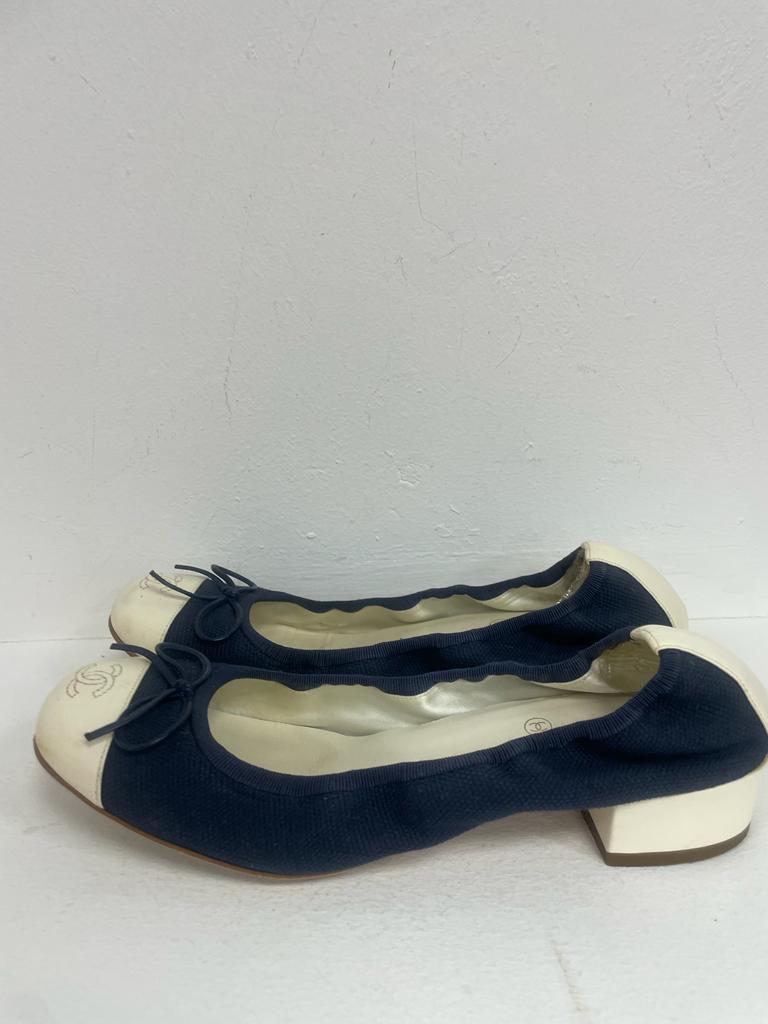 Navy Chanel pumps size 38.5