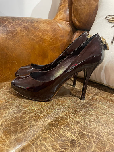 Rare Limited addition Louis Vuitton Burgundy padlock heels size 36