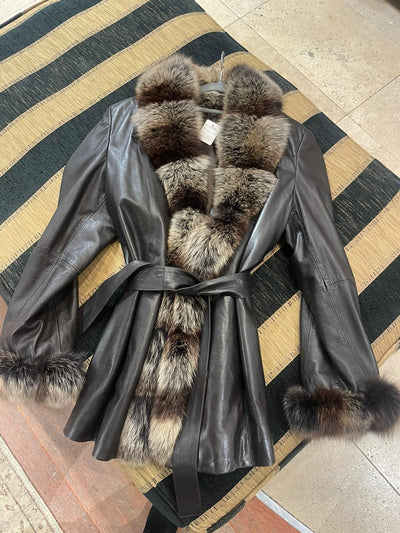 Vintage Long brown leather coat with real fur collar size 6-8