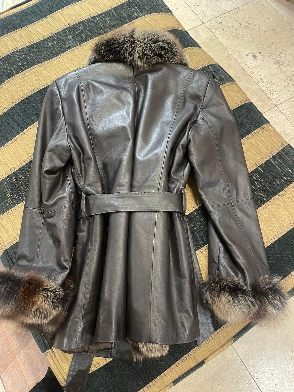 Vintage Long brown leather coat with real fur collar size 6-8