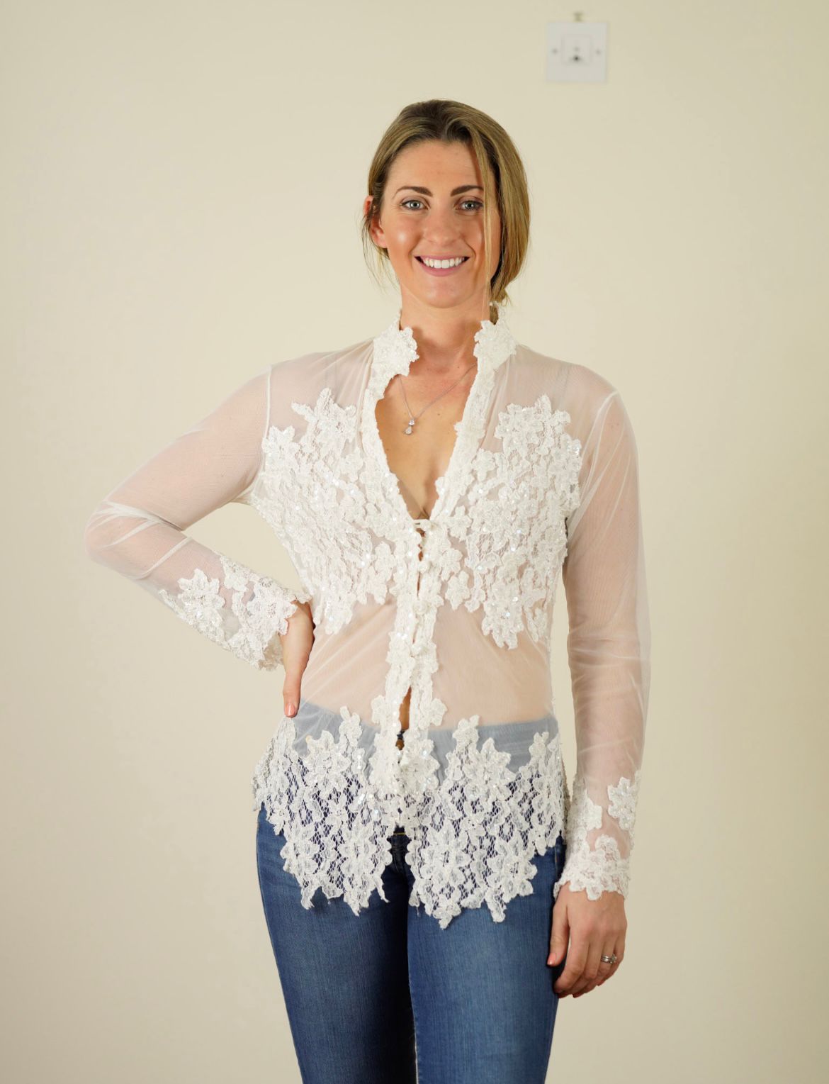 Donna Carlota white lace blouse size M brand new