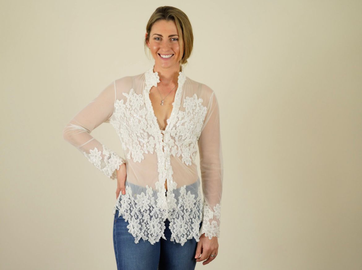 Donna Carlota white lace blouse size M brand new